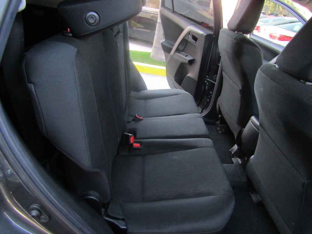 Toyota RAV4 LE FWD 2018