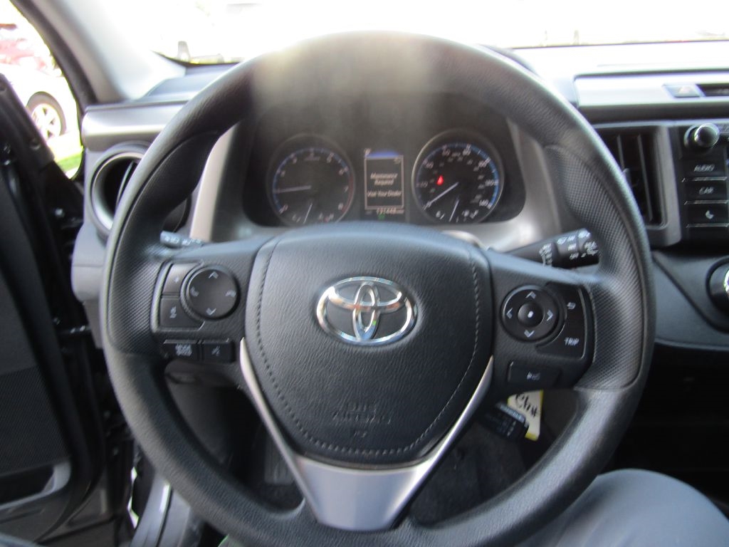 Toyota RAV4 LE FWD 2018