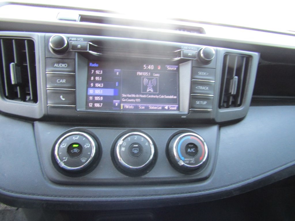 Toyota RAV4 LE FWD 2018