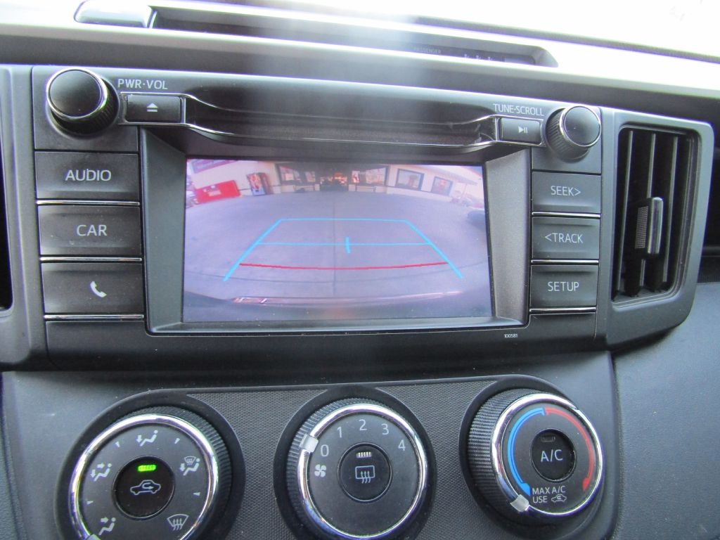 Toyota RAV4 LE FWD 2018