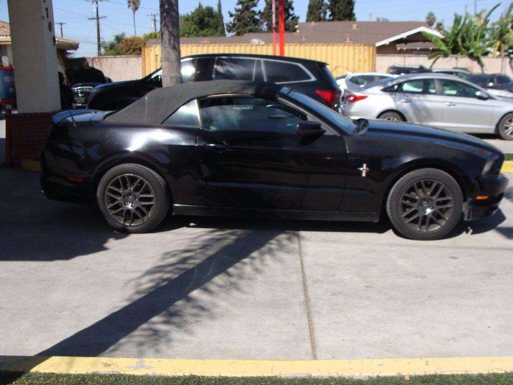 Ford Mustang V6 Convertible 2014