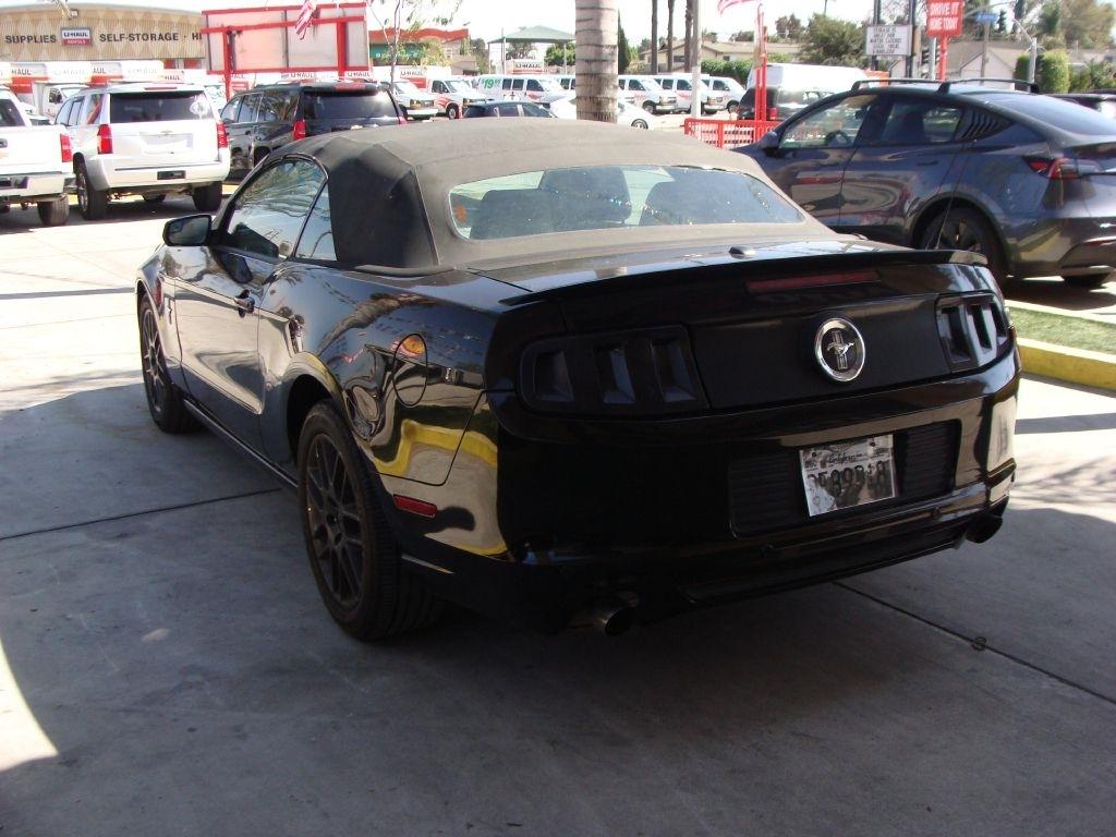 Ford Mustang V6 Convertible 2014