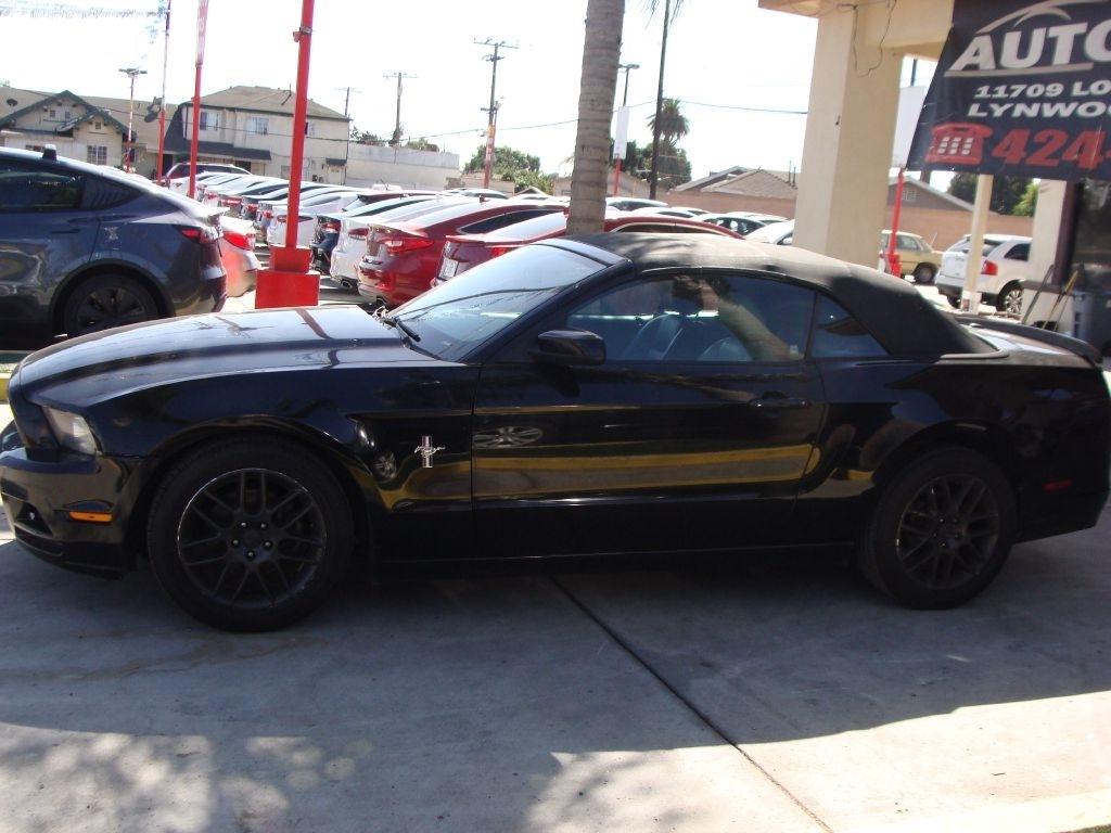 Ford Mustang V6 Convertible 2014