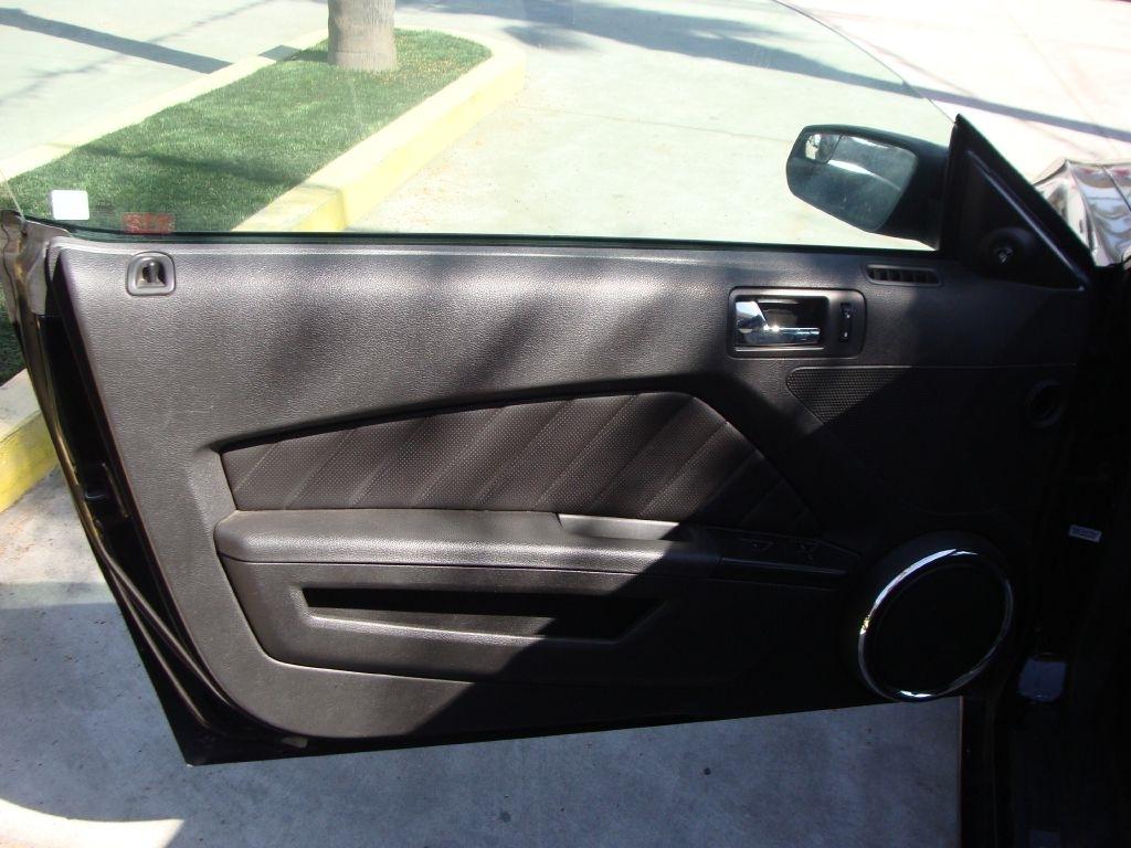 Ford Mustang V6 Convertible 2014