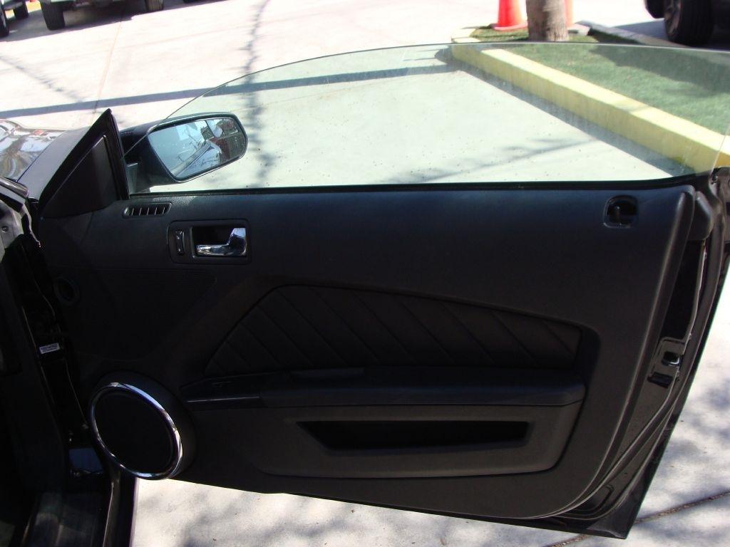 Ford Mustang V6 Convertible 2014