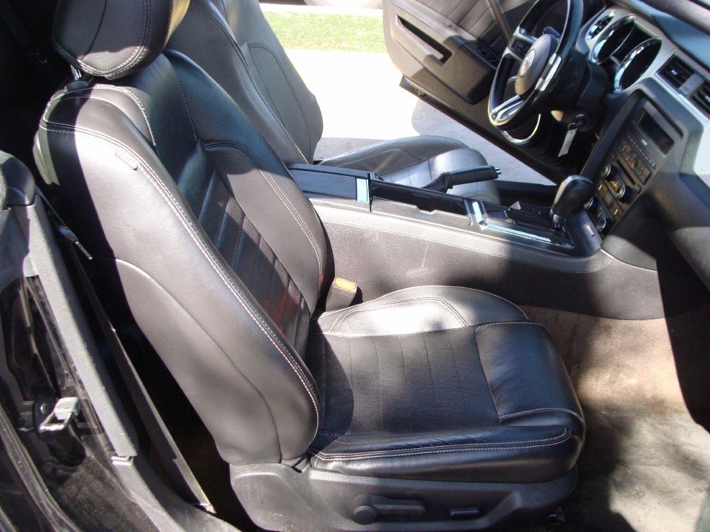 Ford Mustang V6 Convertible 2014