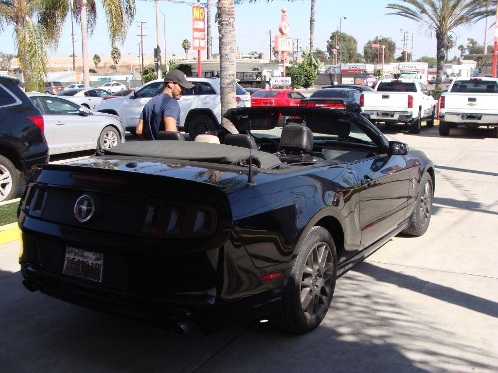 Ford Mustang V6 Convertible 2014