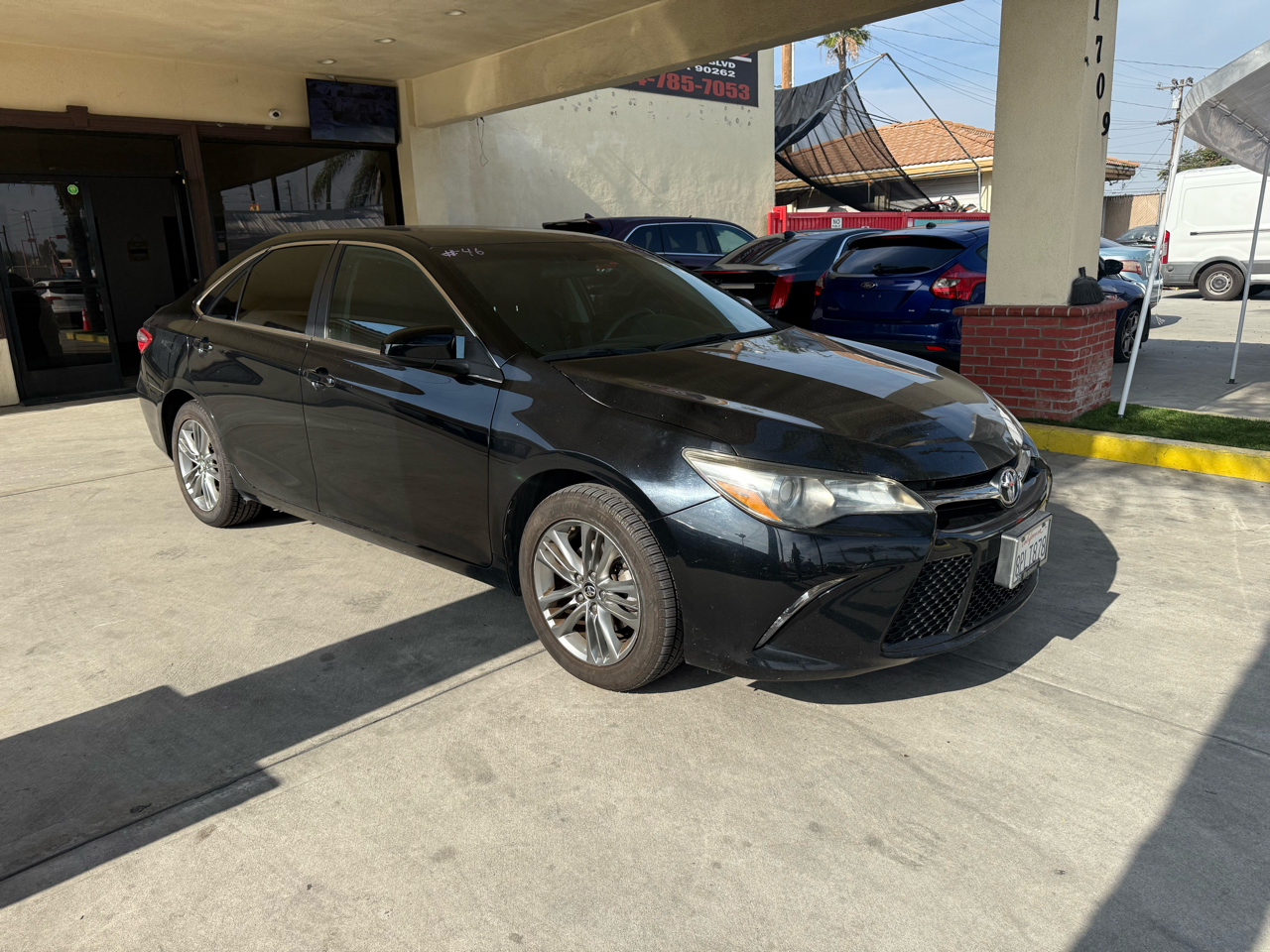 2017 Toyota Camry SE's photo