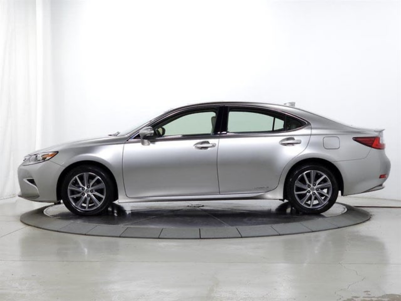 Lexus ES 300h Sedan 2015
