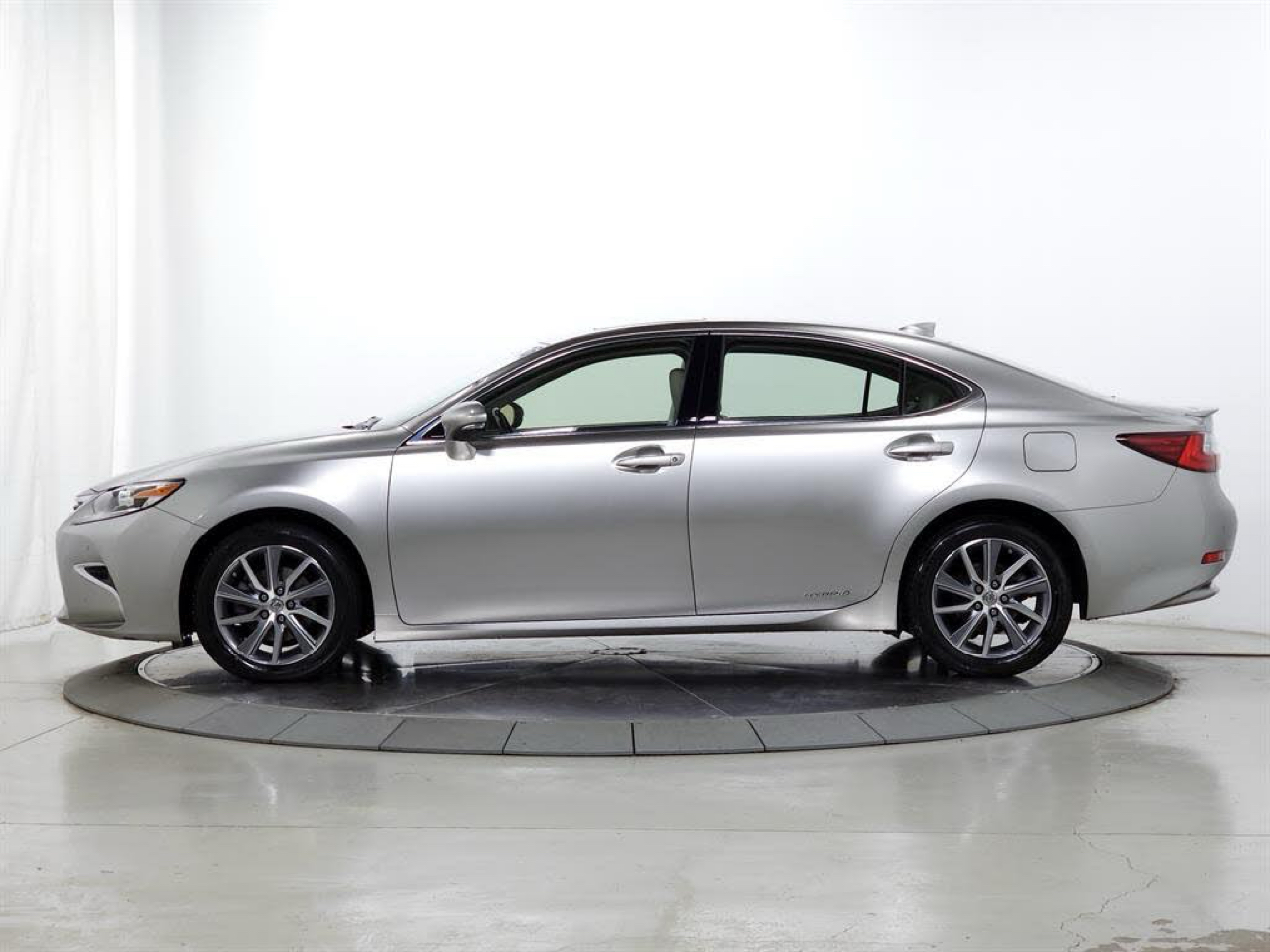 Lexus ES 300h Sedan 2015
