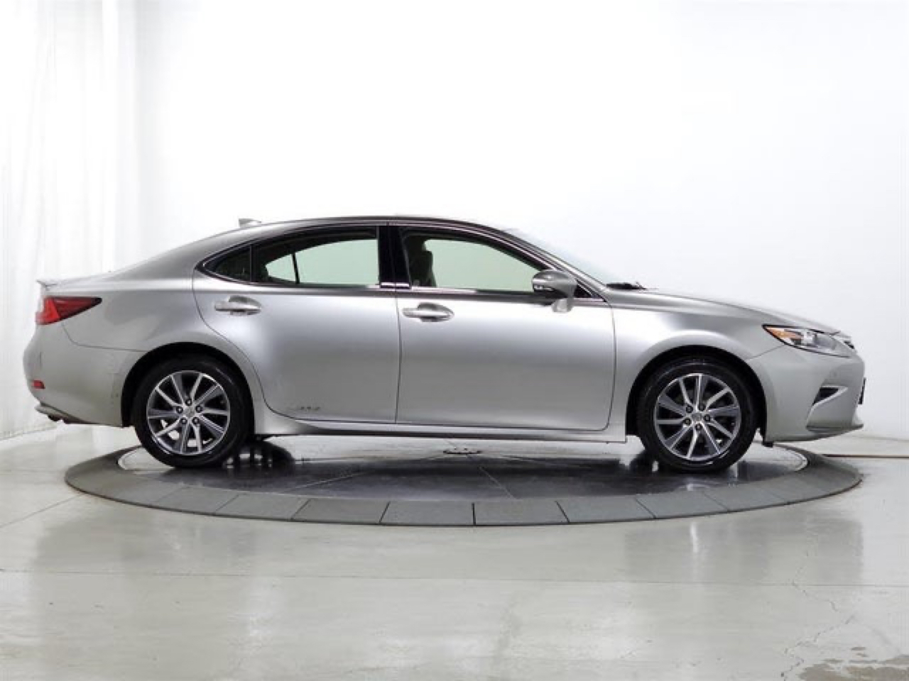 Lexus ES 300h Sedan 2015
