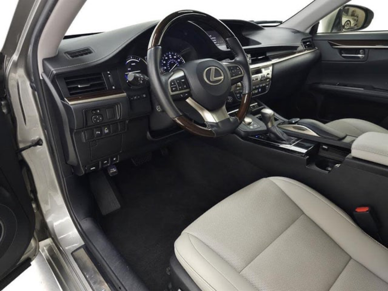 Lexus ES 300h Sedan 2015