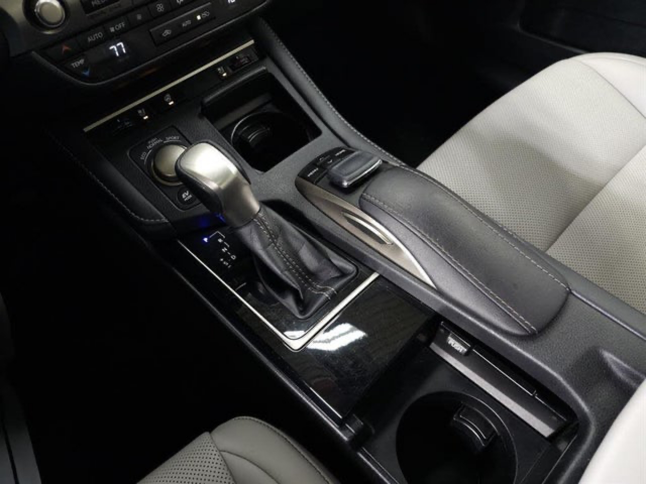 Lexus ES 300h Sedan 2015