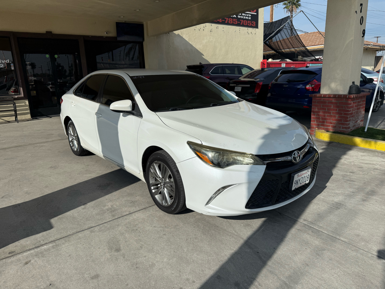 2015 Toyota Camry SE's photo