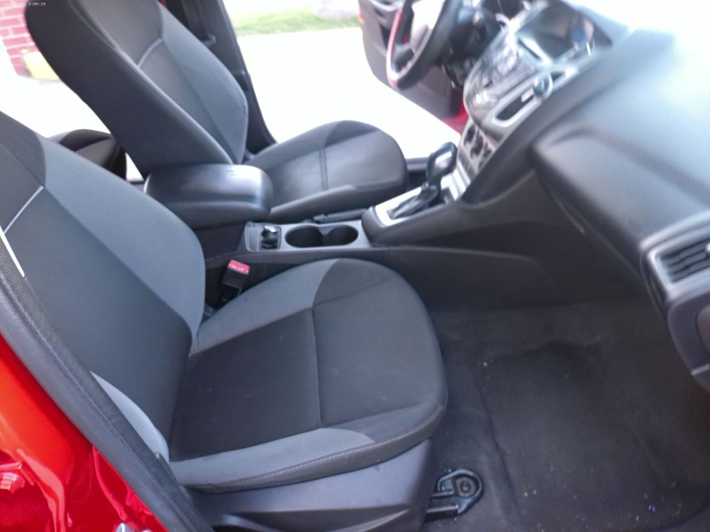 Ford Focus SE Sedan 2013