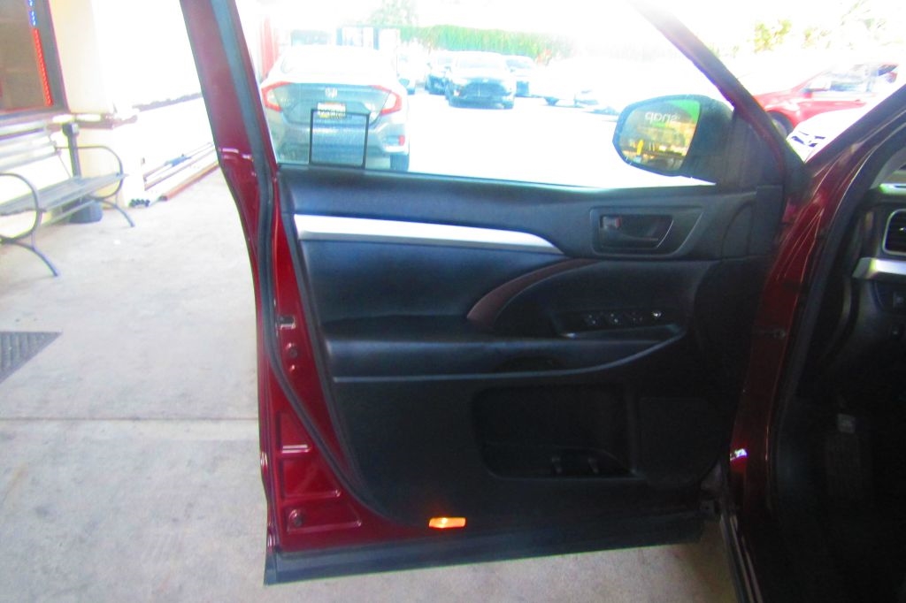 Toyota Highlander LE Plus FWD V6 2018