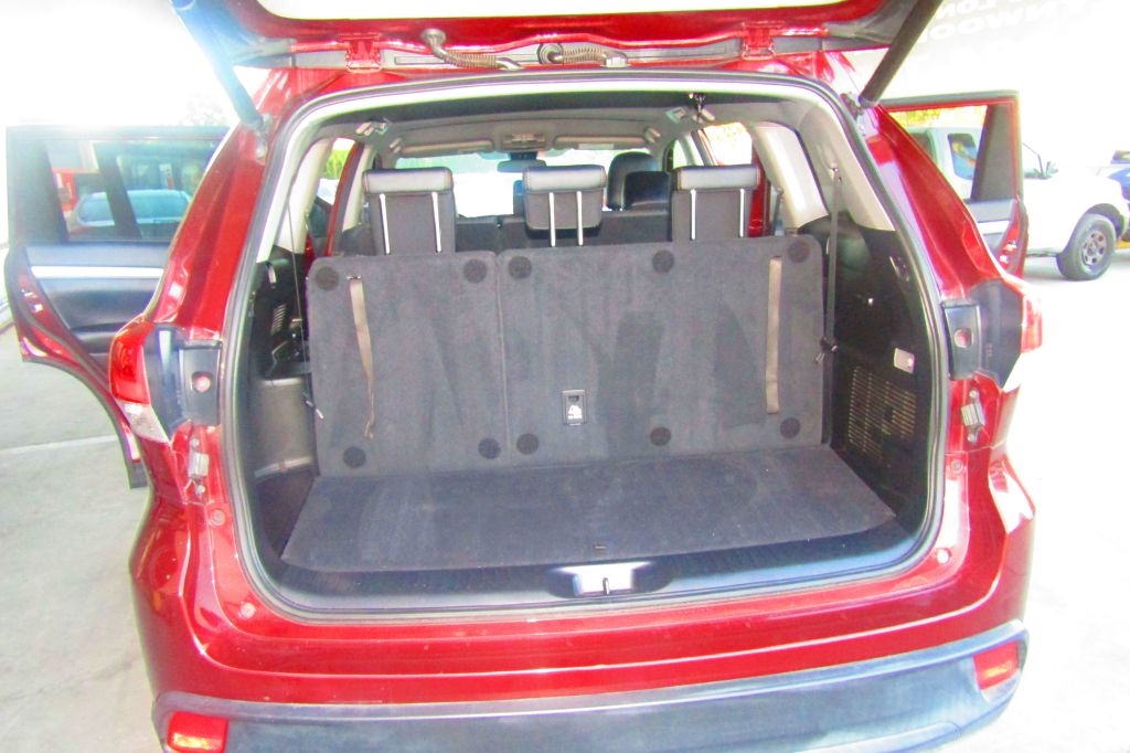 Toyota Highlander LE Plus FWD V6 2018