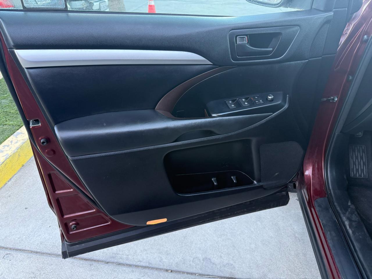 Toyota Highlander LE Plus FWD V6 2018