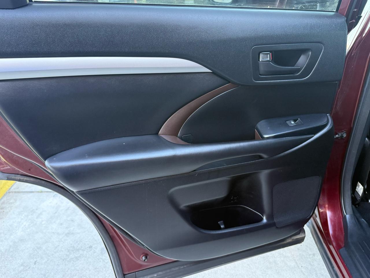 Toyota Highlander LE Plus FWD V6 2018