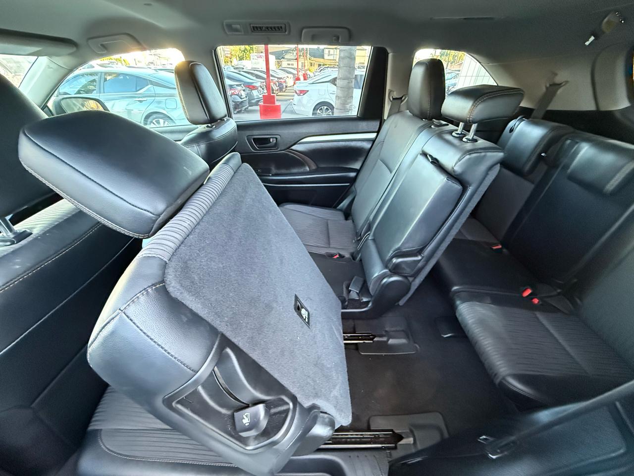 Toyota Highlander LE Plus FWD V6 2018