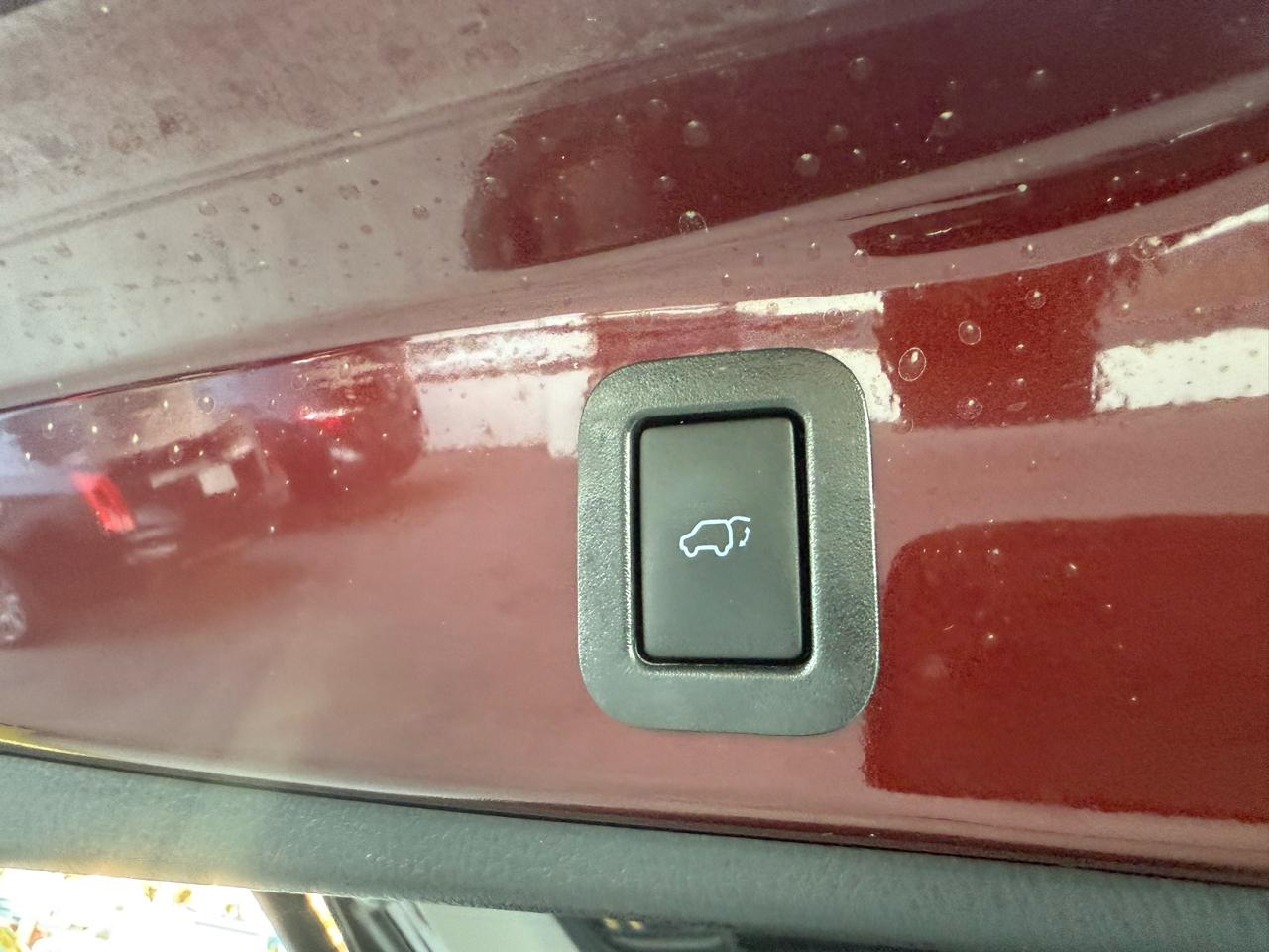 Toyota Highlander LE Plus FWD V6 2018