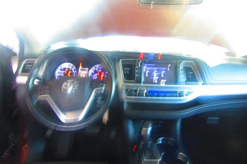 Toyota Highlander LE Plus FWD V6 2018