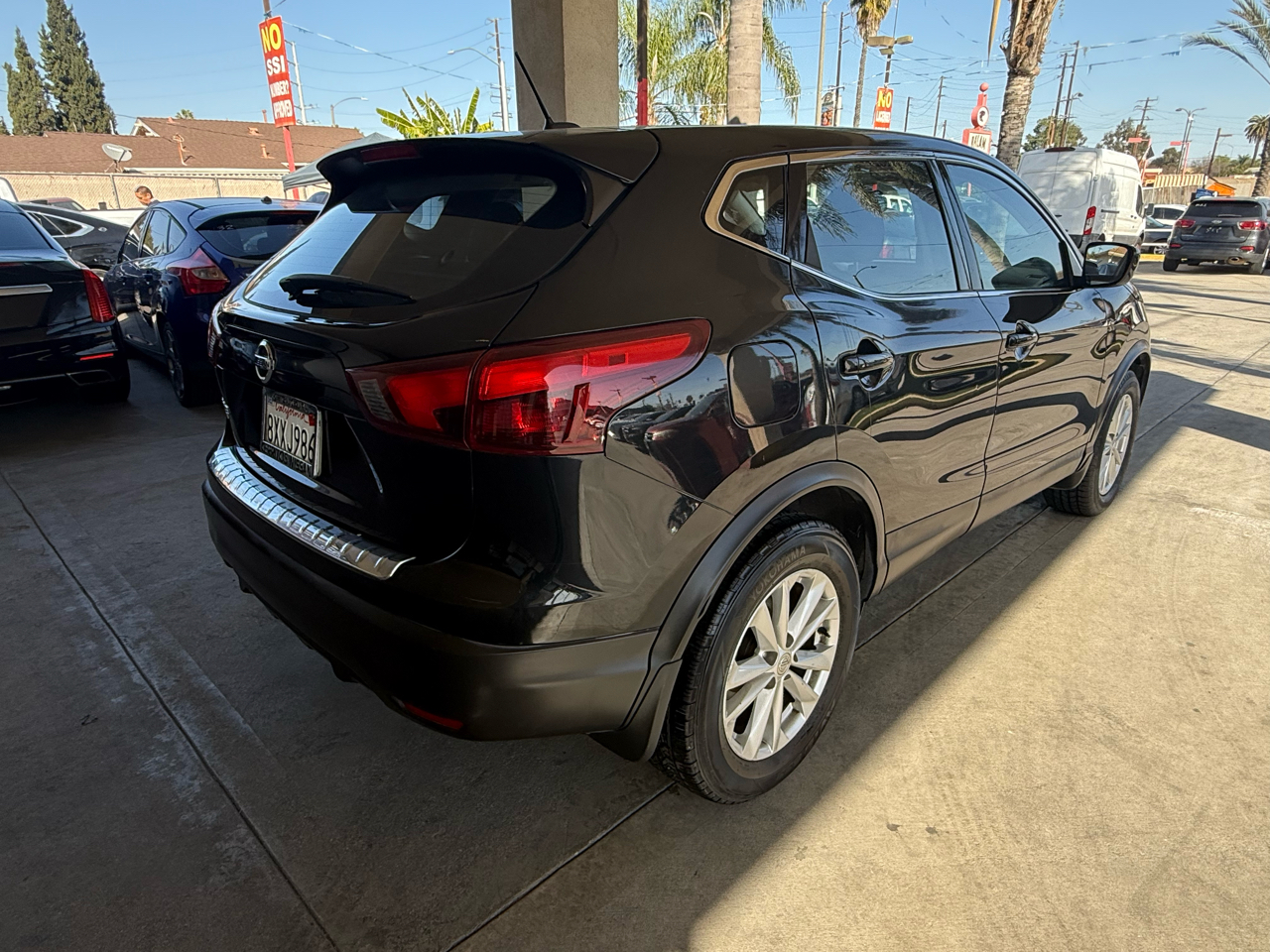 Nissan Rogue Sport S 2018