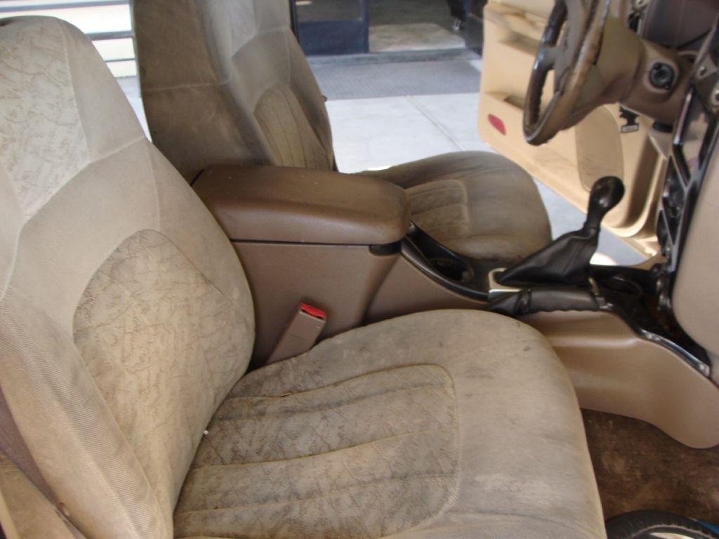 GMC Envoy XL SLE 2WD 2004