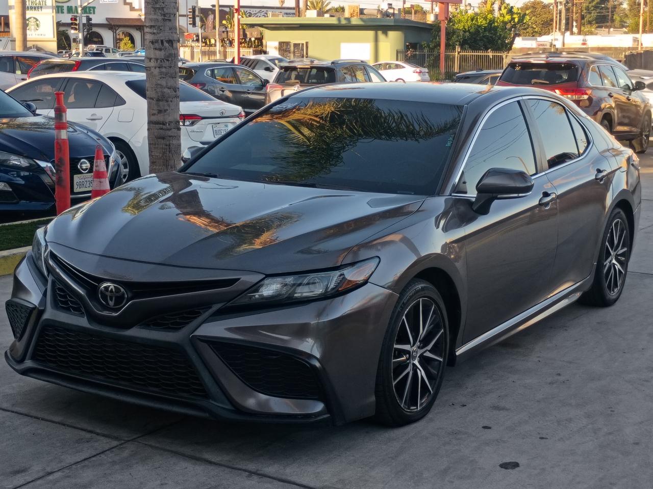 Toyota Camry SE 2022