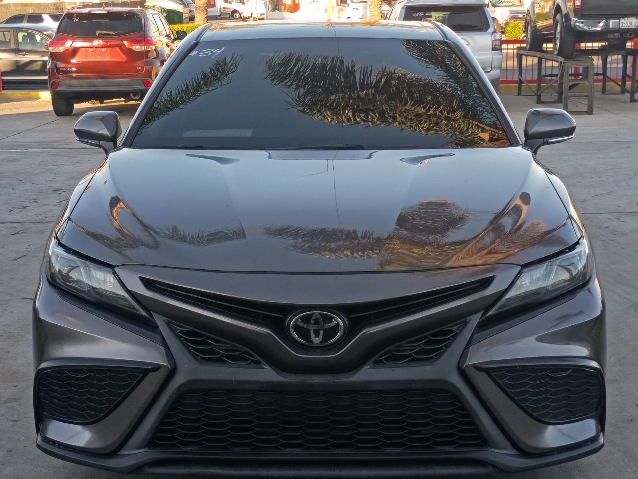 Toyota Camry SE 2022