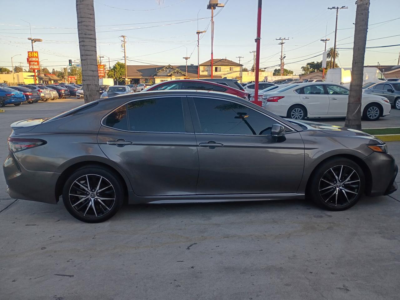 Toyota Camry SE 2022