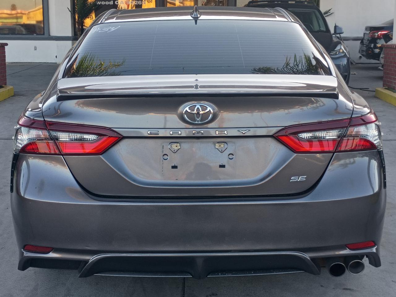 Toyota Camry SE 2022