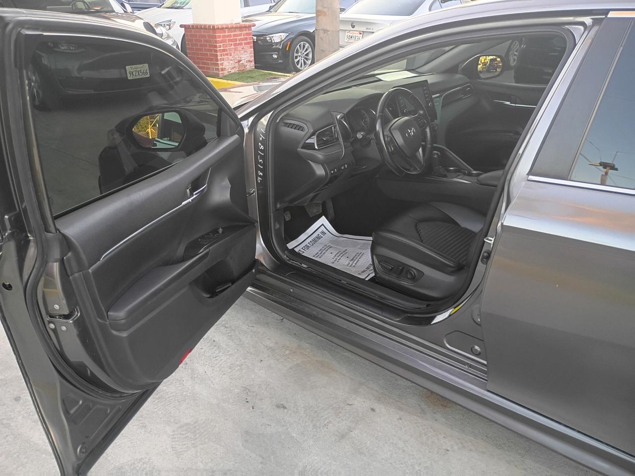 Toyota Camry SE 2022