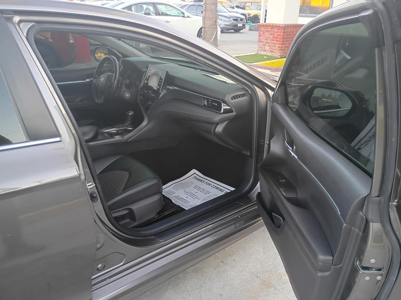 Toyota Camry SE 2022