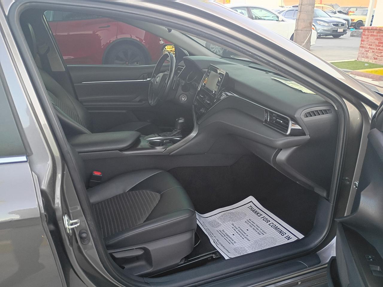 Toyota Camry SE 2022