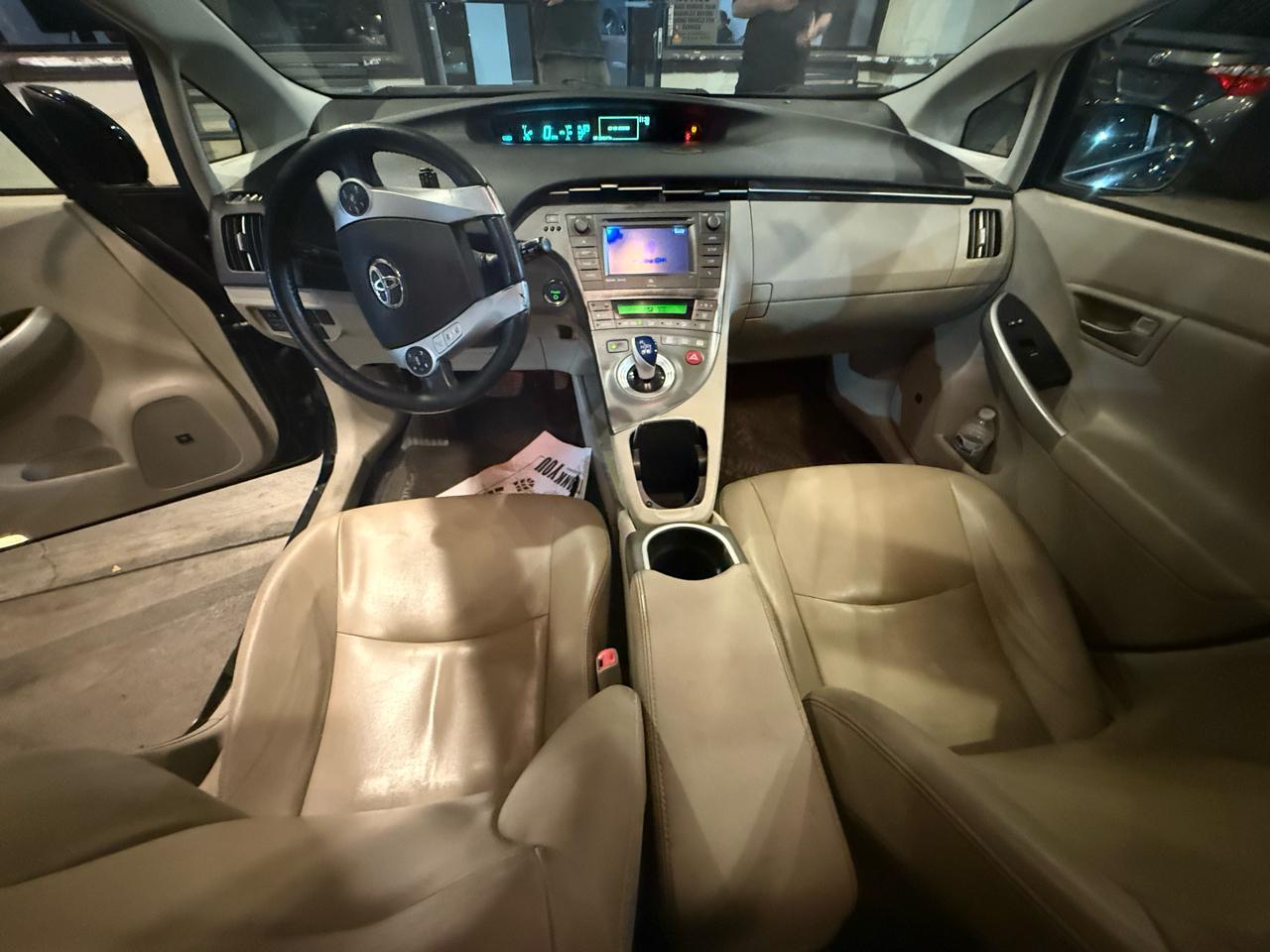 Toyota Prius Prius V 2012