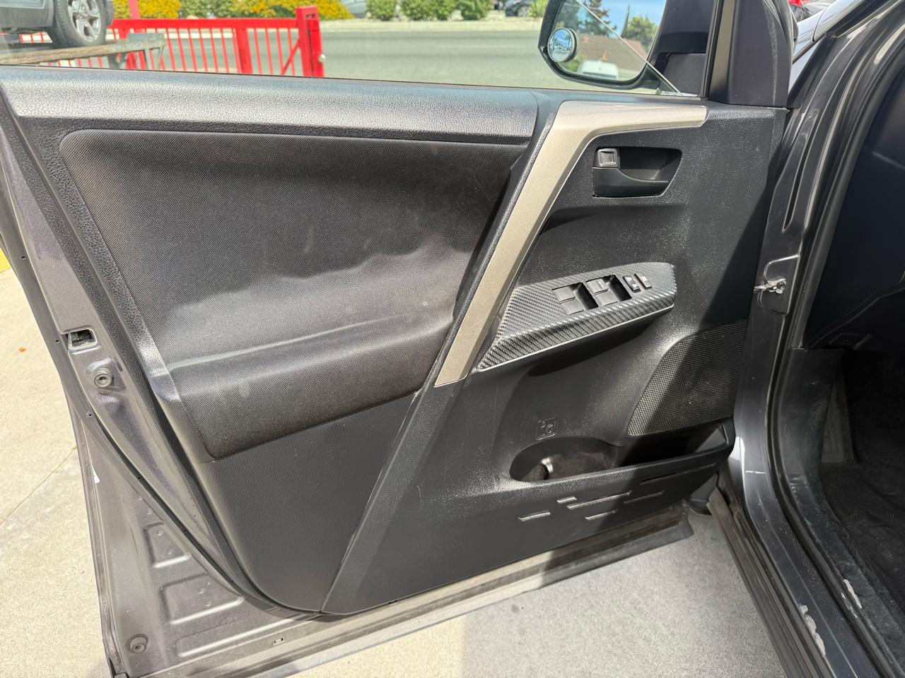 Toyota RAV4 LE AWD 2015