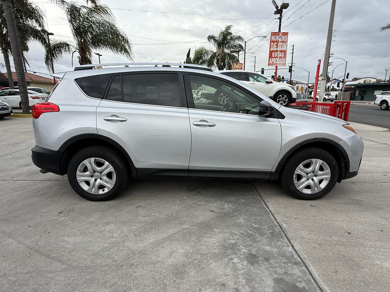 Toyota RAV4 LE FWD 2013