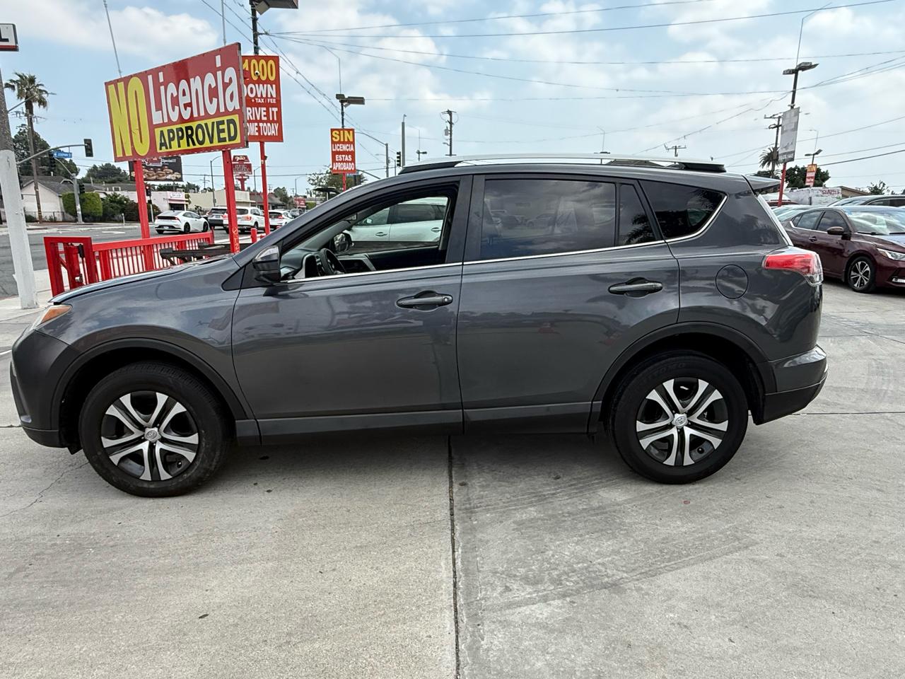 Toyota RAV4 LE FWD 2016