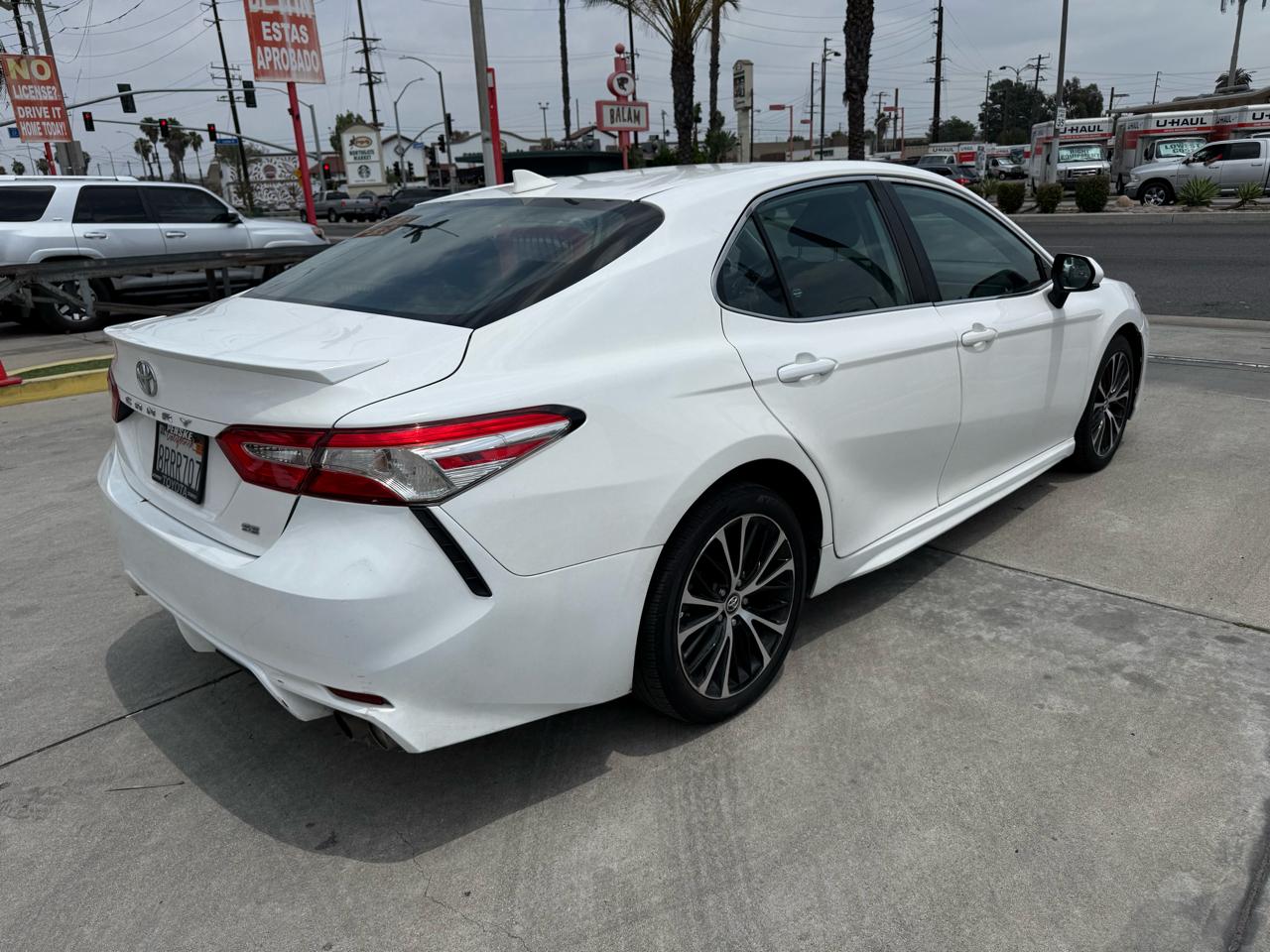 Toyota Camry SE 2020