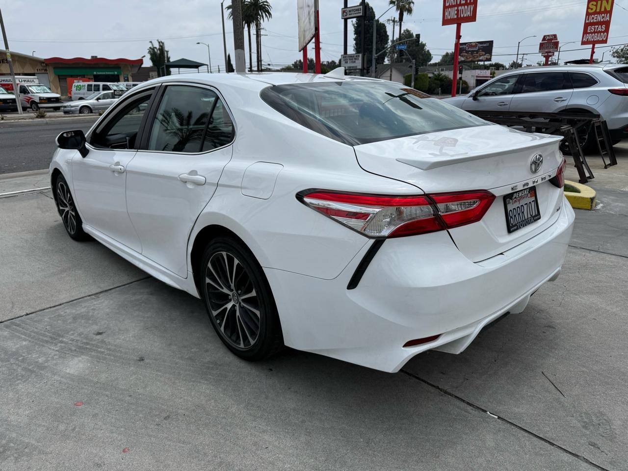 Toyota Camry SE 2020