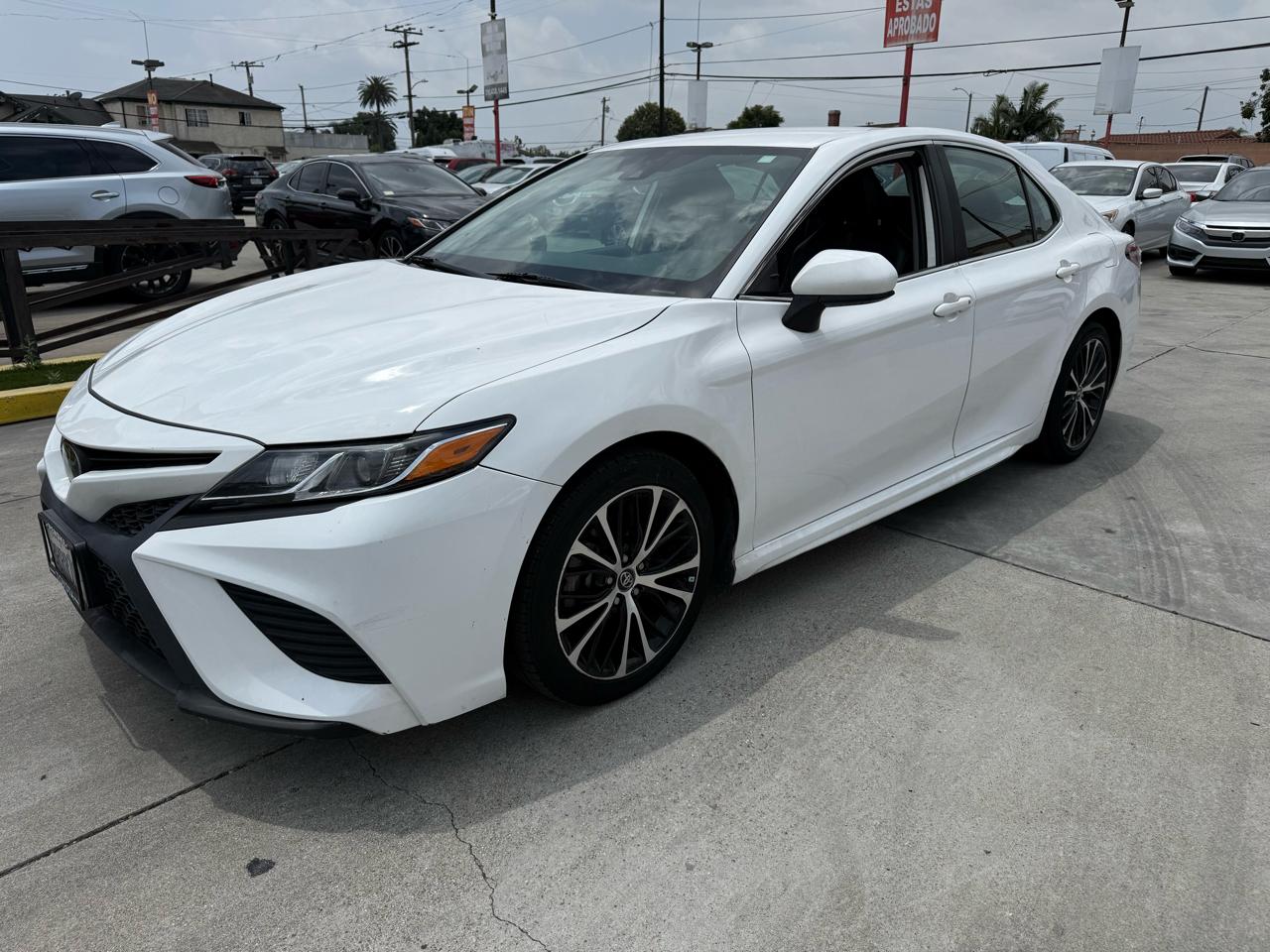 Toyota Camry SE 2020