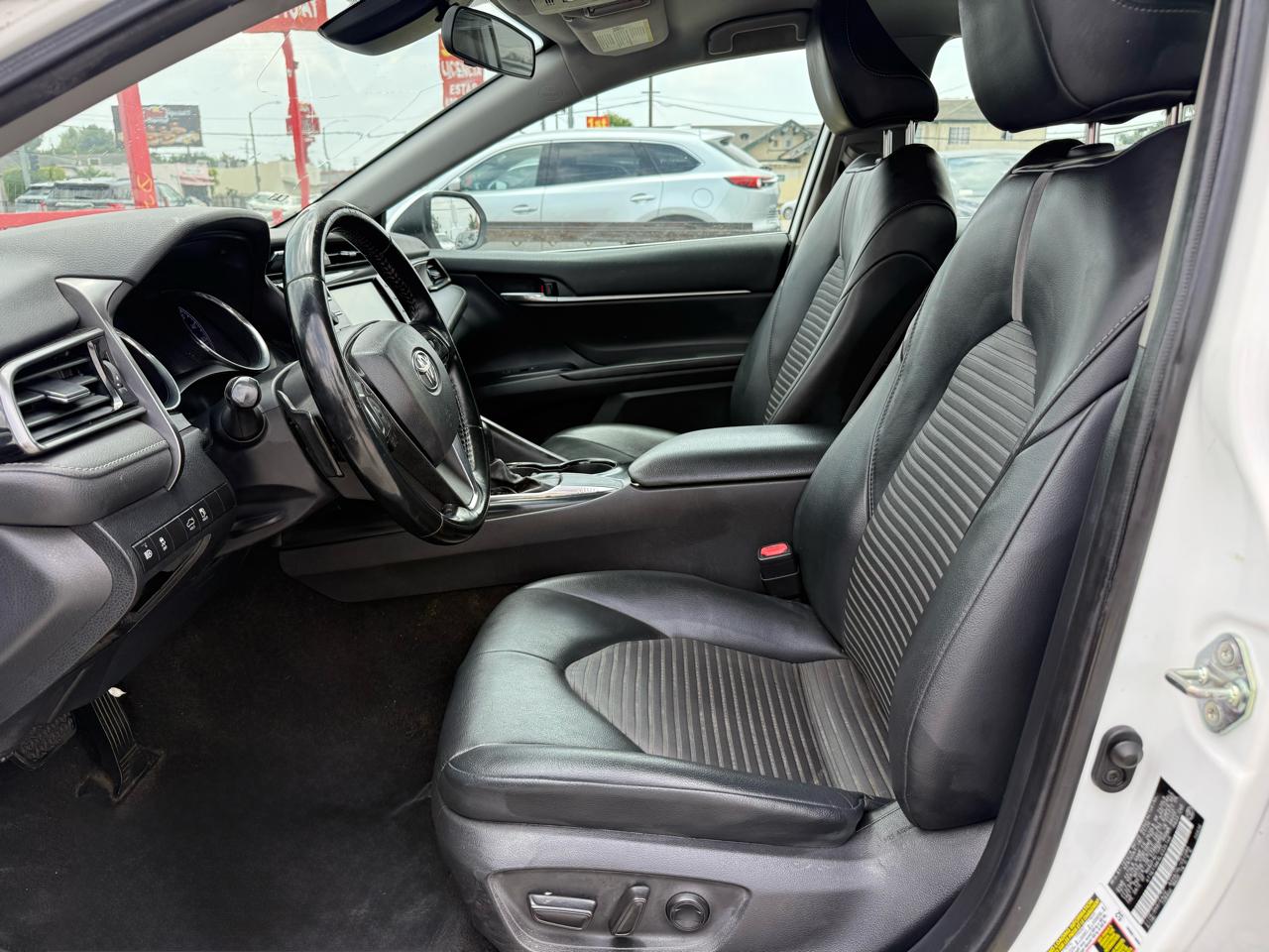 Toyota Camry SE 2020