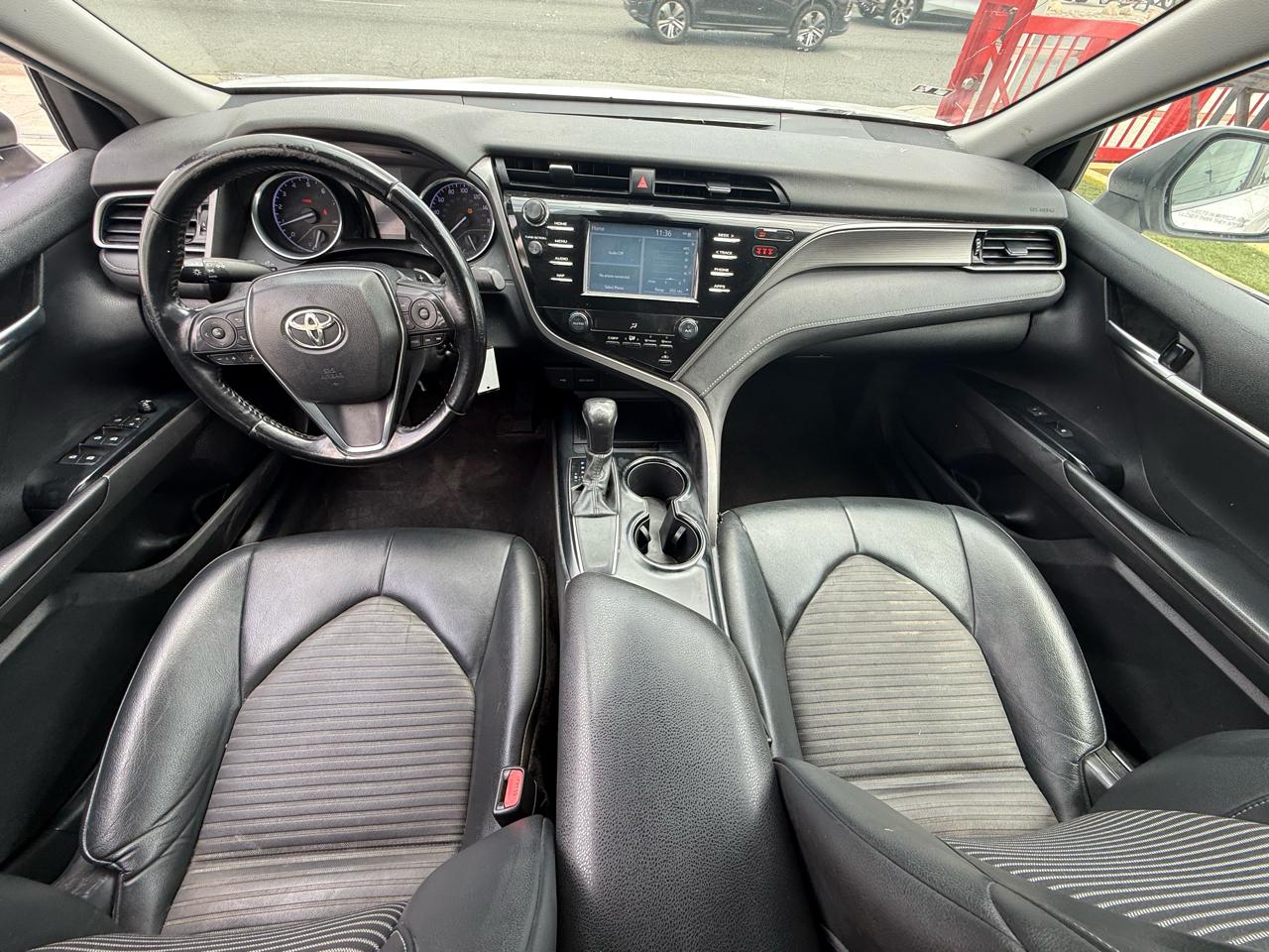 Toyota Camry SE 2020