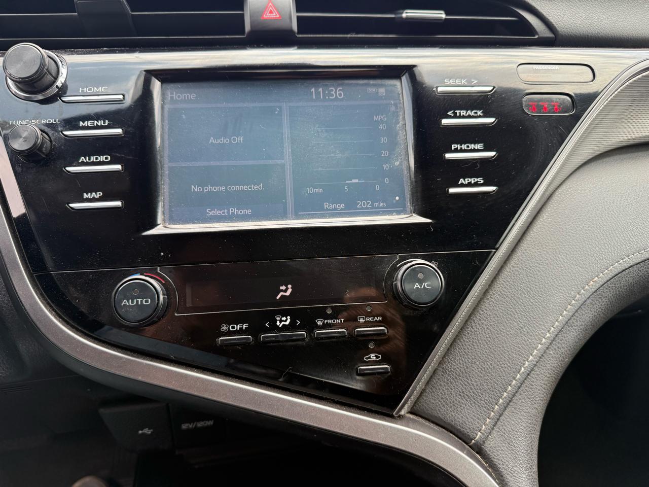 Toyota Camry SE 2020