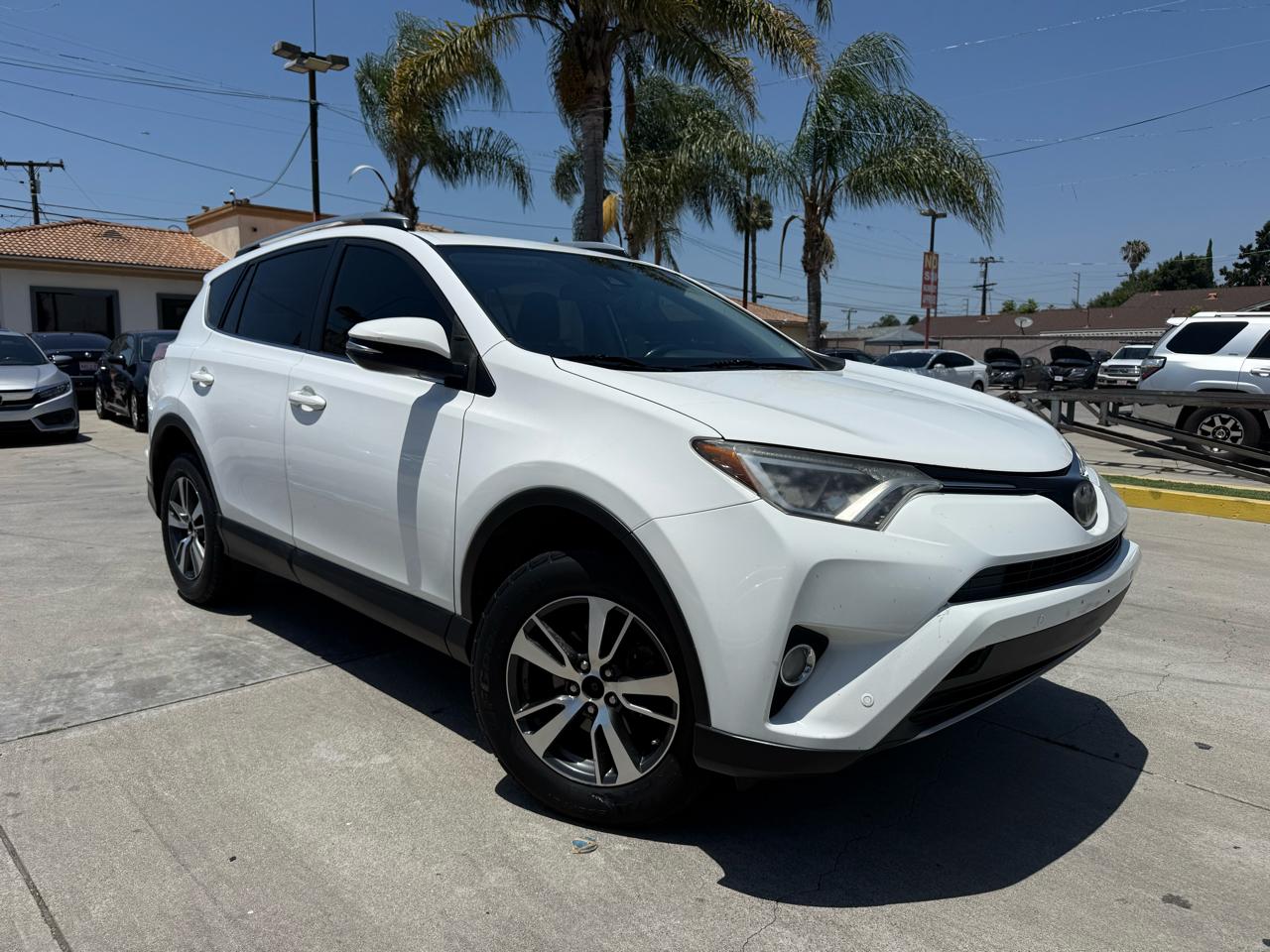 2017 Toyota RAV4 XLE's photo