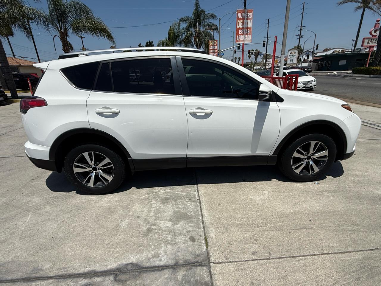 Toyota RAV4 XLE FWD 2017