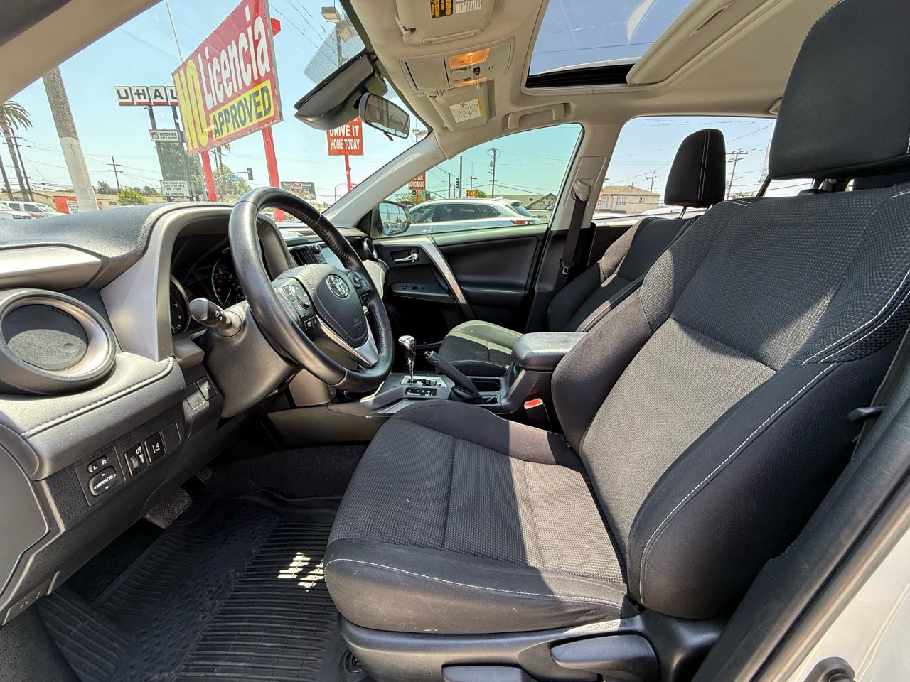 Toyota RAV4 XLE FWD 2017