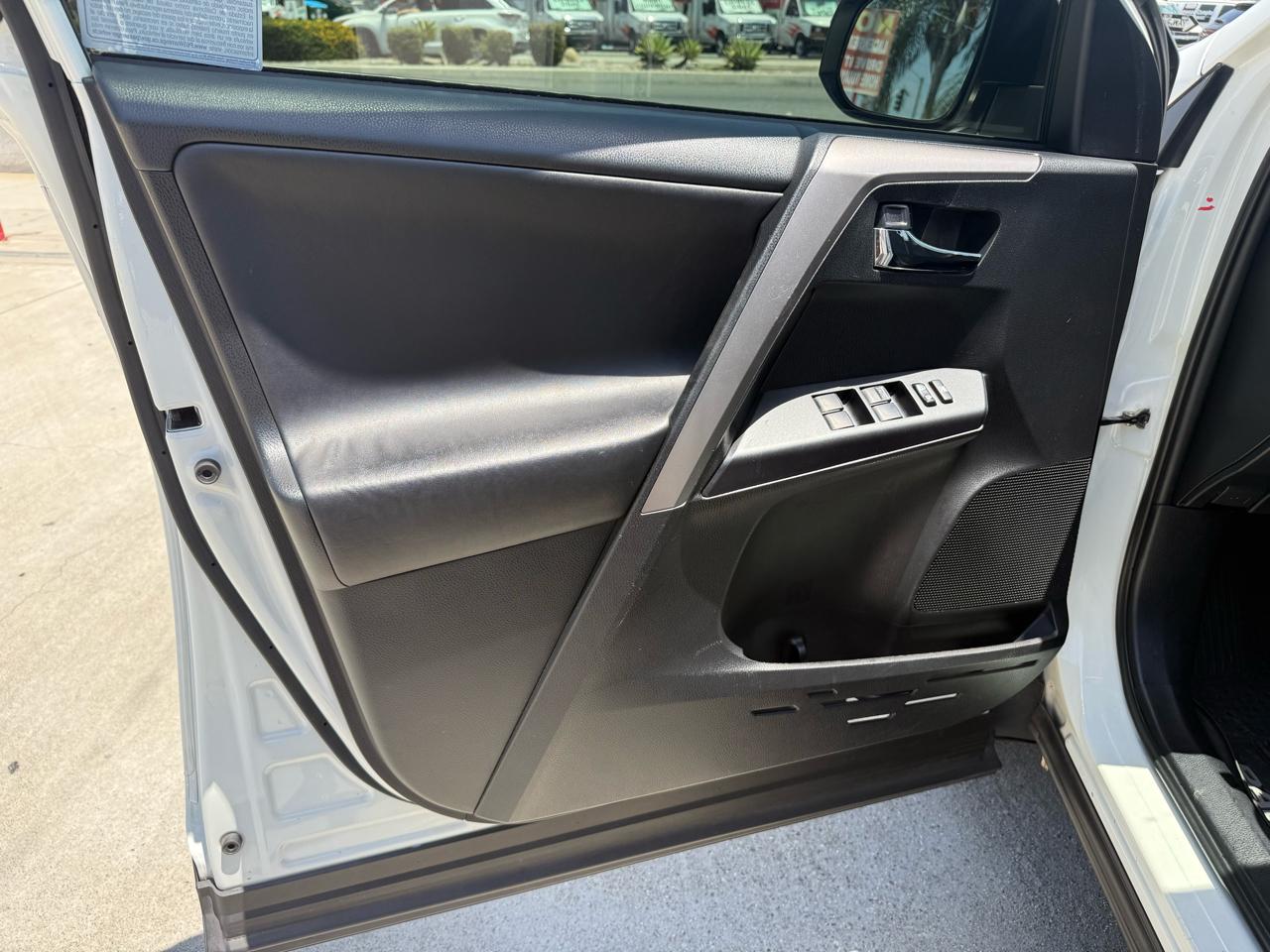 Toyota RAV4 XLE FWD 2017