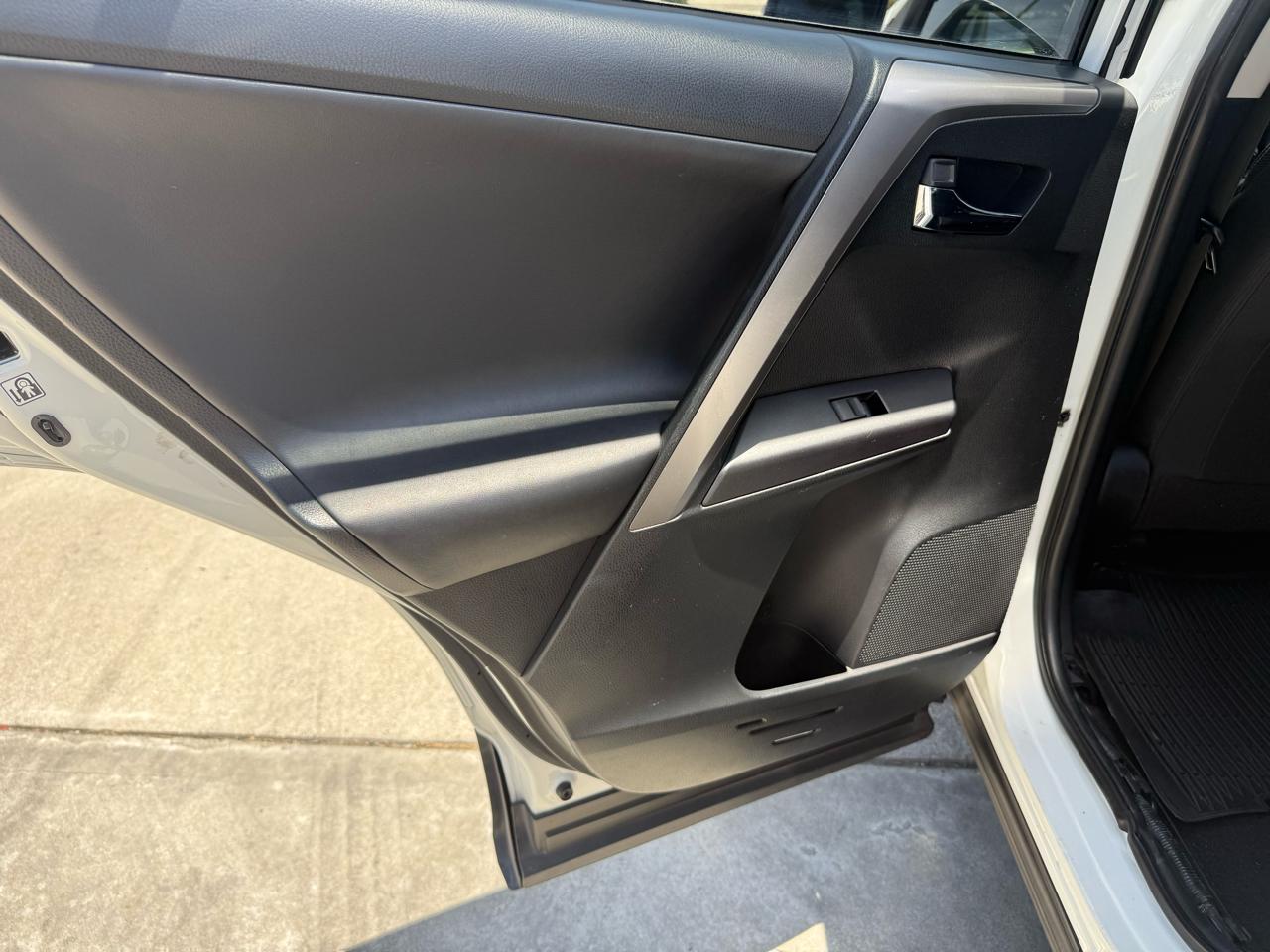 Toyota RAV4 XLE FWD 2017